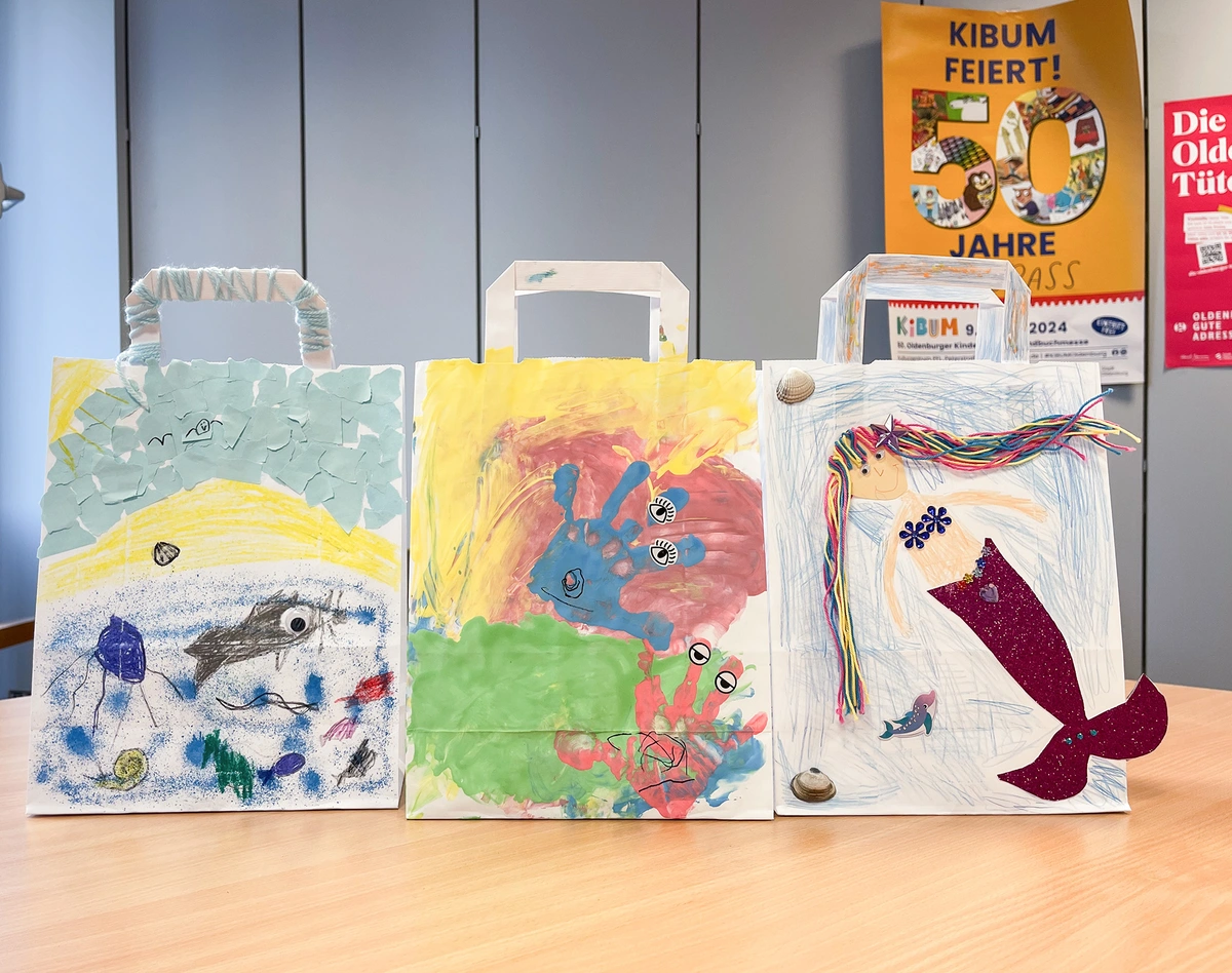 Drei kunstvolle Tüten