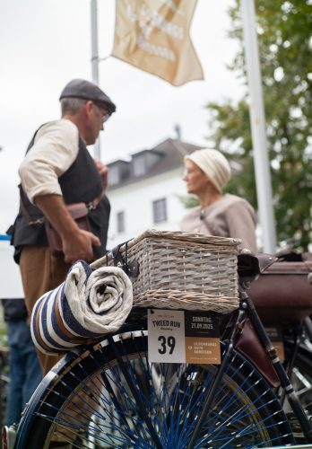 Bei einigen Tweed-Run-Teilnehmern darf die Picknick-Ausstattung auf dem Gepäckträger nicht fehlen