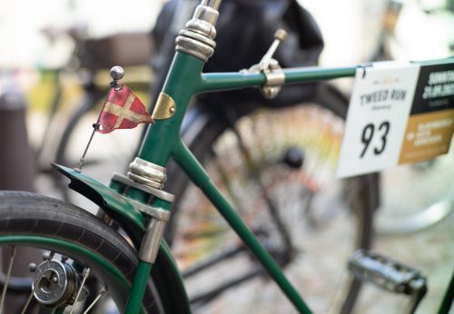 Kleiner Wimpel auf vorderen Schutzblech zeigt die Fahrtrichtung an