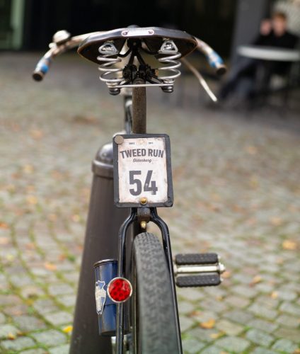 Ein offensichtlich traditionelles Rennrad ohne Schutzbleche und Pipapo