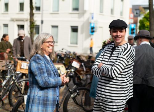Kurze Radfahrpause mit guten Unterhaltungen
